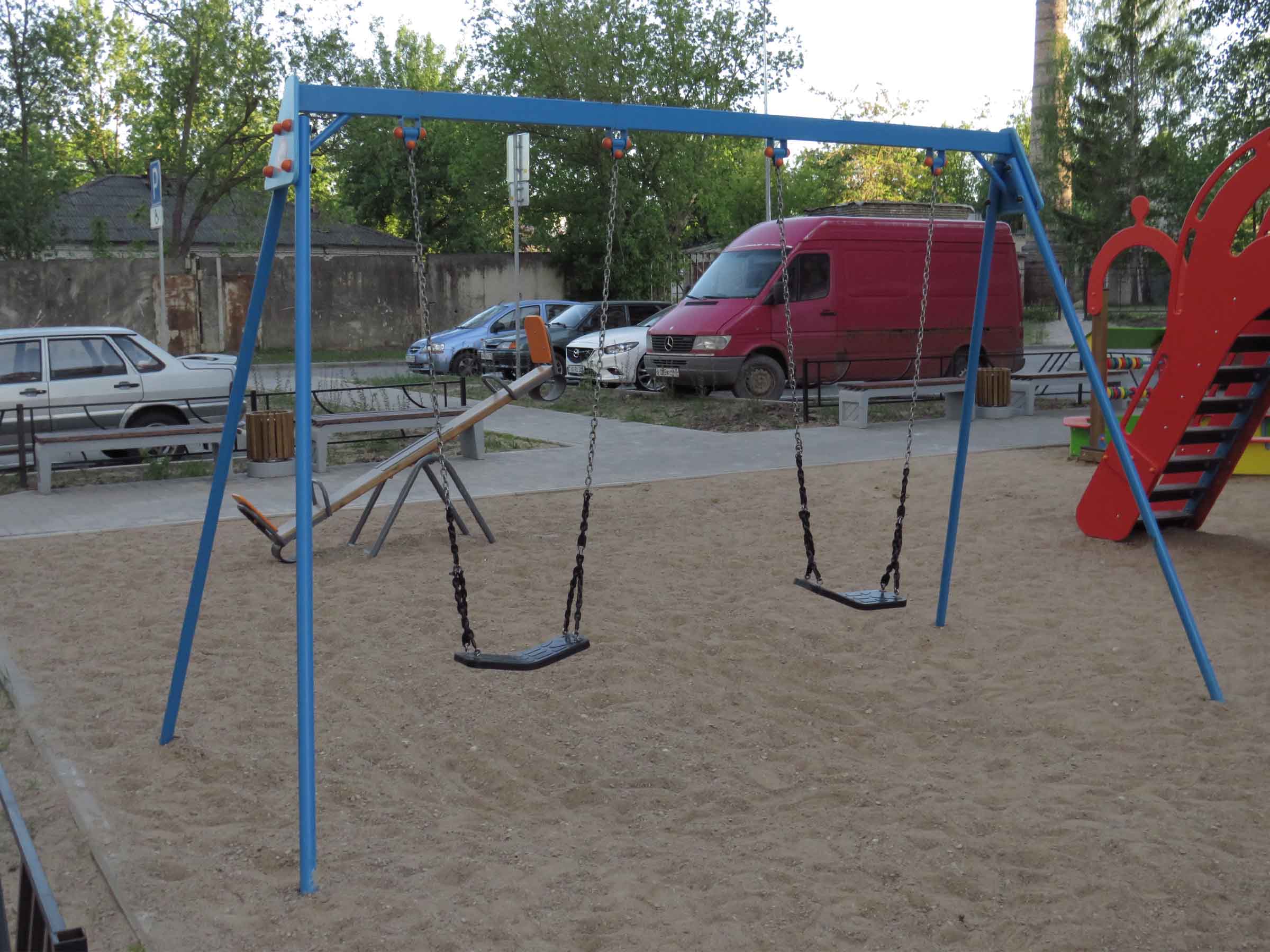 Фотография качели уличные подвесные 1